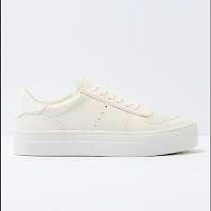 🤍3/$15🤍 AE retro white sneakers size 8